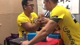 掰手腕视频,揭秘掰手腕视频中的精彩瞬间